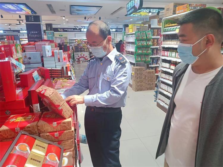 禮泉縣市場(chǎng)監(jiān)管局開展中秋節(jié)前食品安全專項(xiàng)檢查